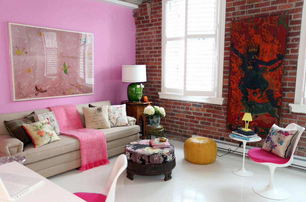 Цвет Dulux 47RR 32/383 (насыщенный розовый) в интерьере гостиной (фото)