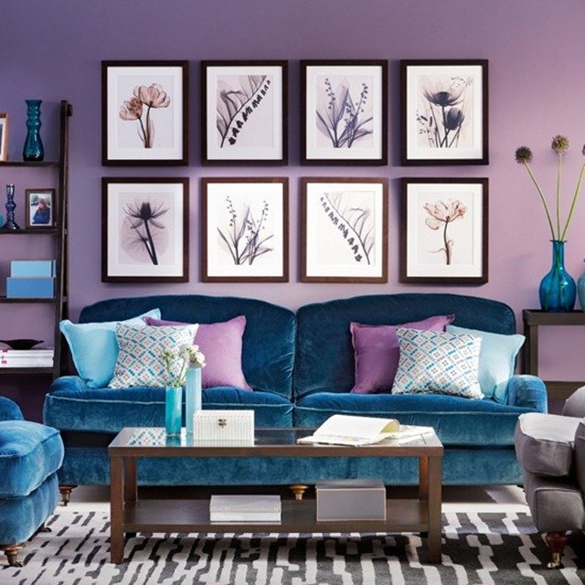 Цвет Dulux 70RB 54/110 (фиолетовый) в интерьере гостиной (фото)