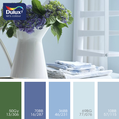 Цвет Dulux 69BG 77/076 (нежно-голубой) в интерьере гостиной (фото)