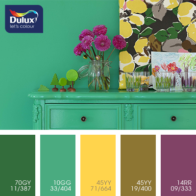 Цвет Dulux 10GG 33/404 (зеленый) в интерьере гостиной (фото)