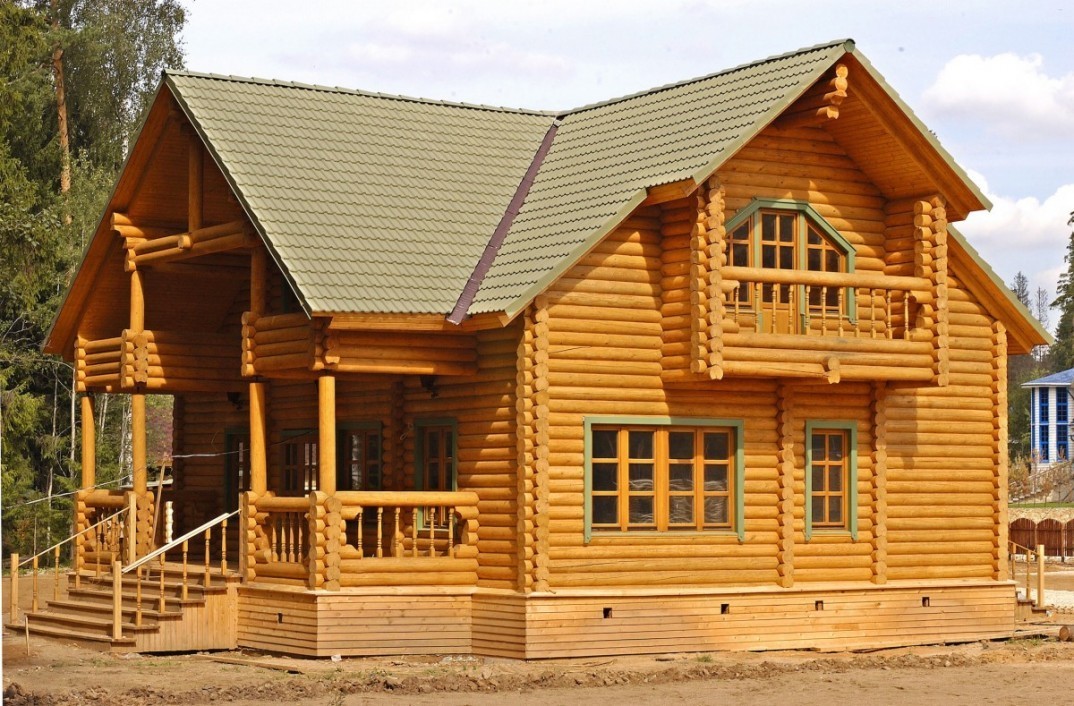 Фото фасада деревянного дома, покрашенного Пинотексом Ультра, 358 Калужница