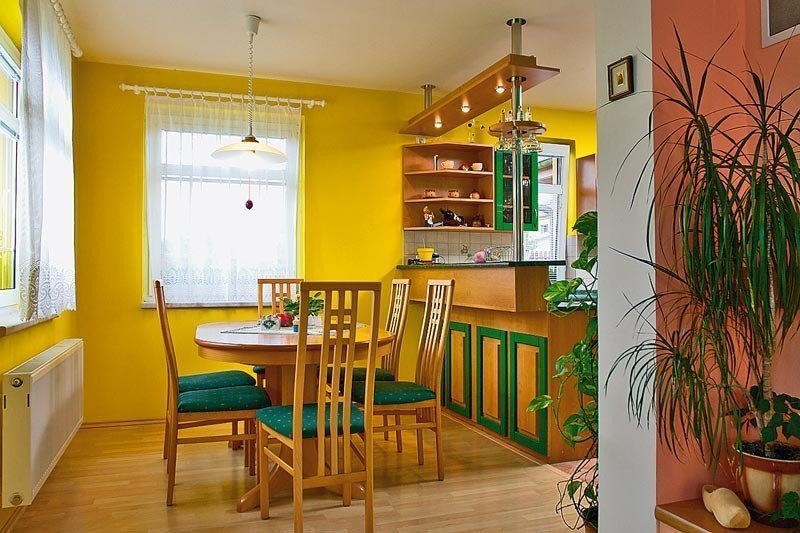 Цвет Dulux 23YY 62/816 (желто-оранжевый) в интерьере кухни (фото)