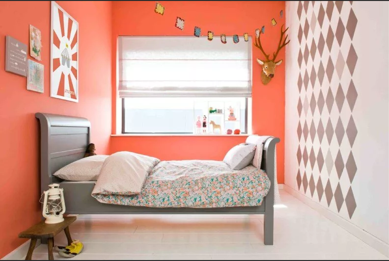 Цвет Dulux 30YR 43/295 (красно-розовый) в интерьере спальни (фото)